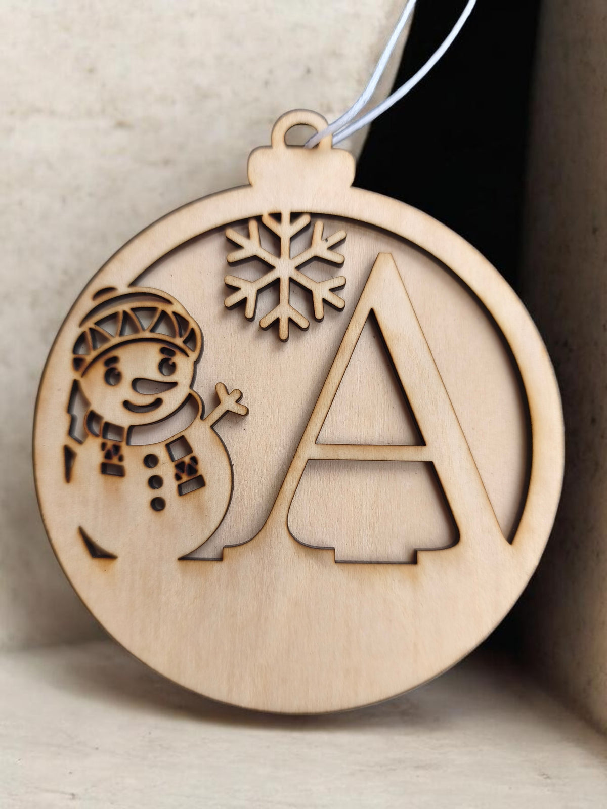 Boule de Noël bonhomme de neige initial