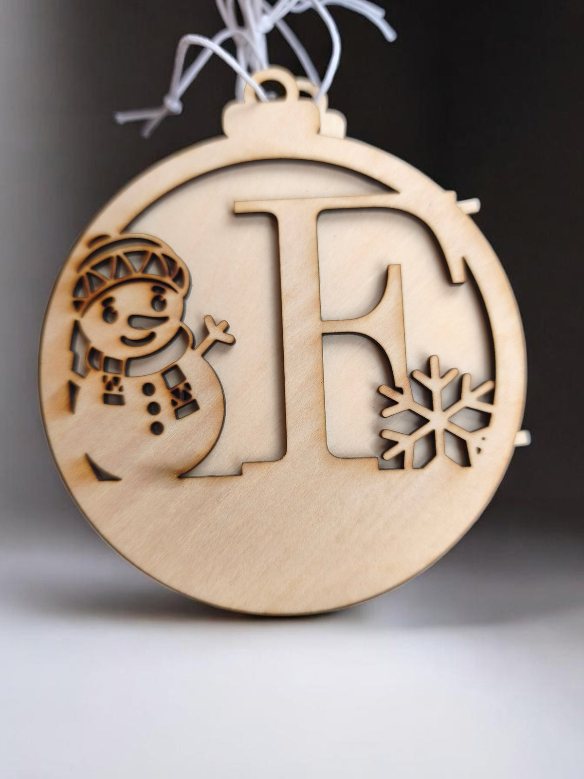 Boule de Noël bonhomme de neige initial