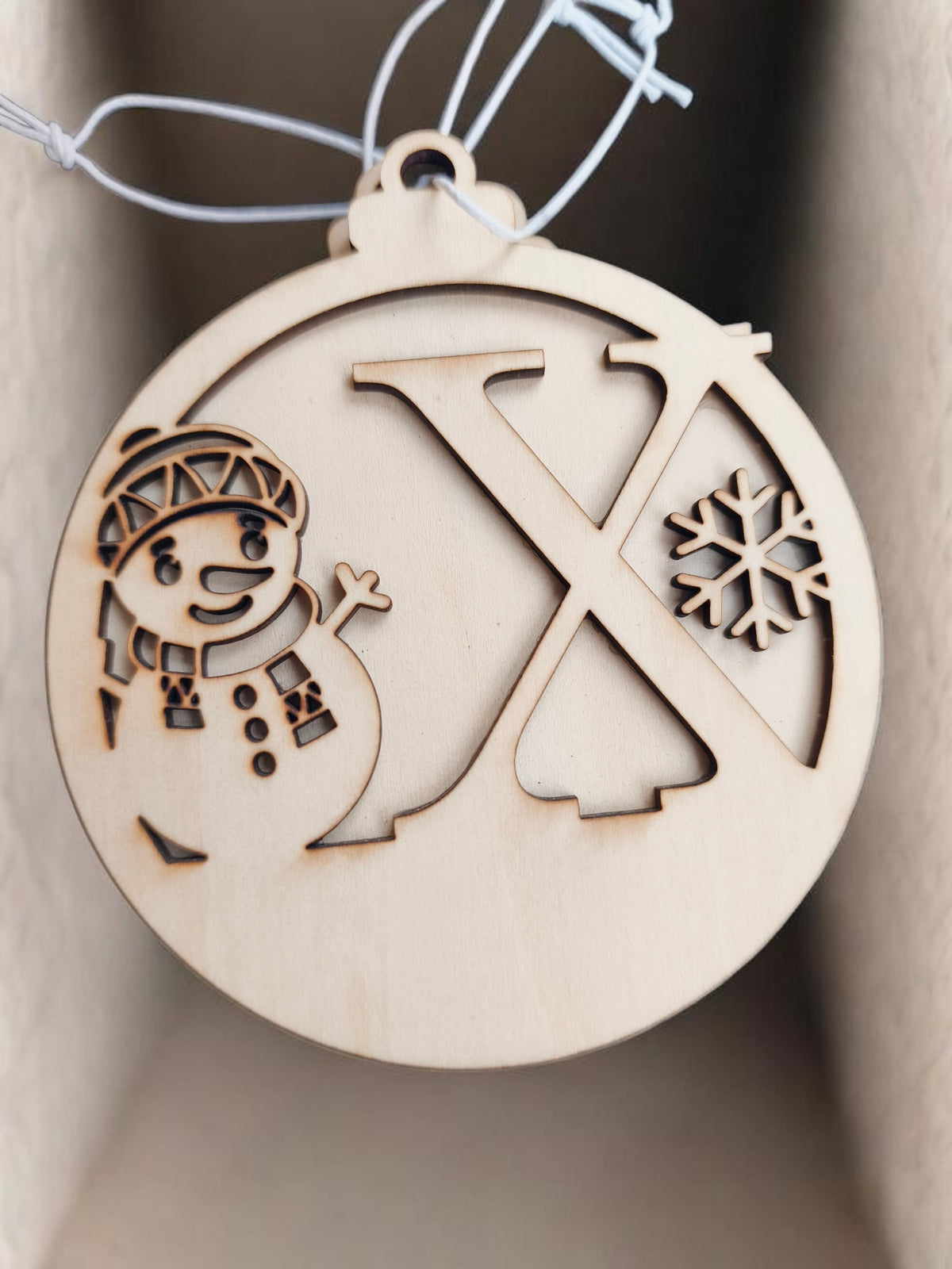 Boule de Noël bonhomme de neige initial